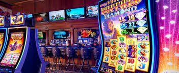 Filipino player browsing 777pnl apk betting games on a mobile phone